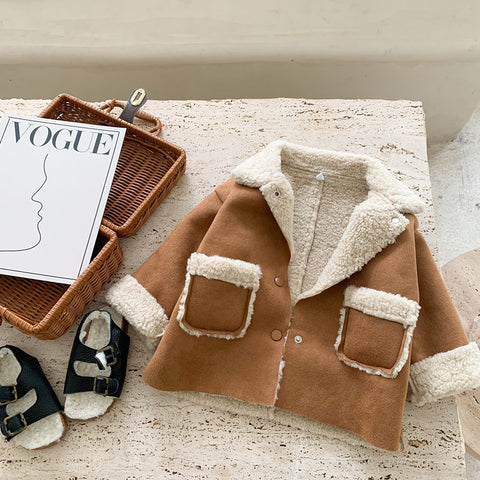 Jakna iz jagnječje volne s sprednjimi žepi in širokim ovratnikom