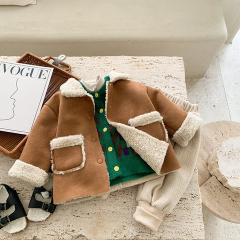 Jakna iz jagnječje volne s sprednjimi žepi in širokim ovratnikom