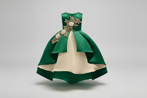 Elegantna satenasta obleka s cvetličnim vzorcem