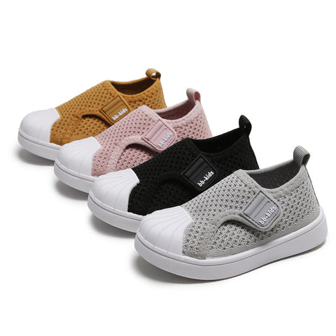 Breathable Slip-On Shoes Toe Cap Design