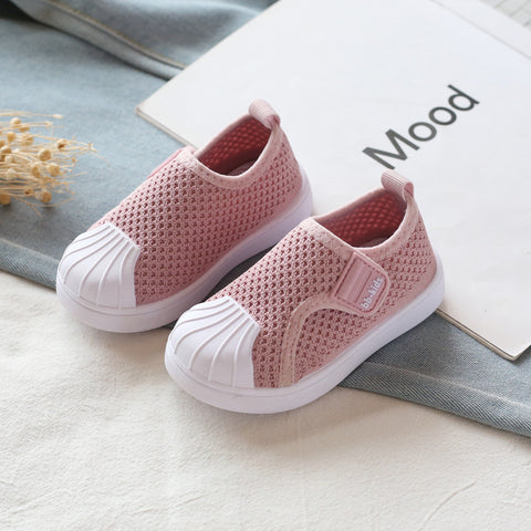 Breathable Slip-On Shoes Toe Cap Design