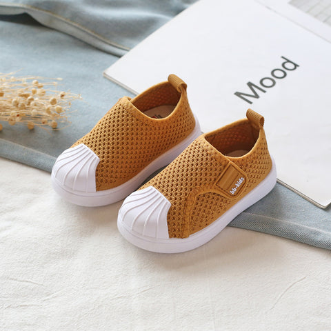 Breathable Slip-On Shoes Toe Cap Design