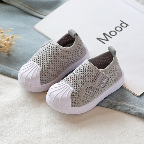 Breathable Slip-On Shoes Toe Cap Design