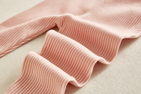 Rebraste bombažne hlačne nogavice z vezenjem iz češnje