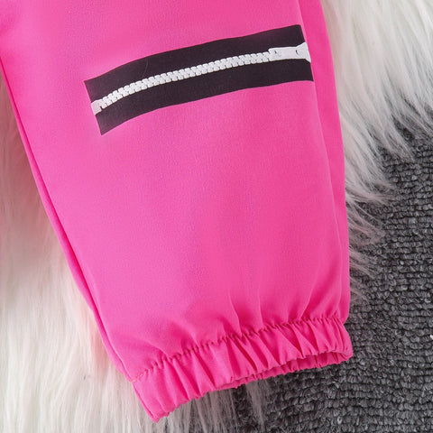 طقم سويت شيرت وبنطال كارجو أنيق بإطلالة عصرية مستوحاة من أزياء الشارع