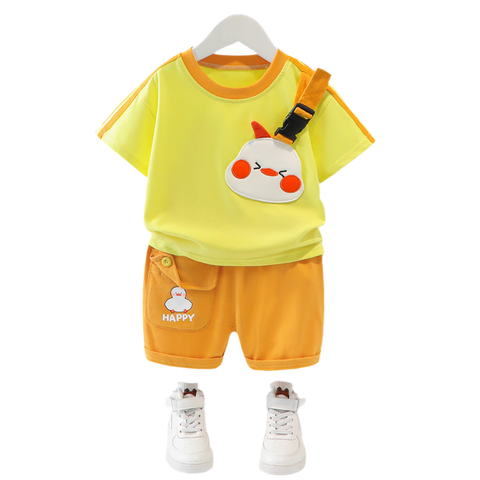 طقم تي شيرت وشورت بتفاصيل رقعة بنقوش مرحة