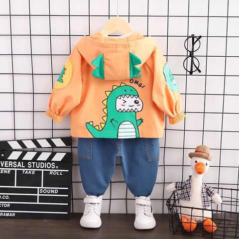 Set aus Jacke, T-Shirt und Jeans mit Dinosaurier-Print