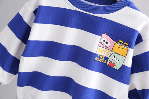 Komplet ljubke majice in jeans kombinezona z medvedjim žepom