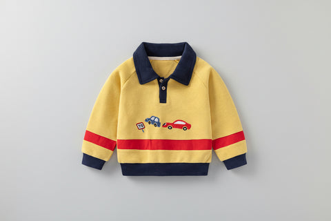 Barvita bombažna polo majica z vezenjem avtomobila