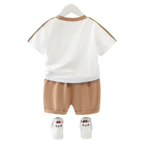 طقم تي شيرت وشورت بتفاصيل رقعة بنقوش مرحة