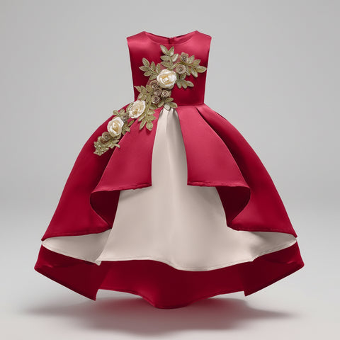 Elegante vestido de satén con apliques florales