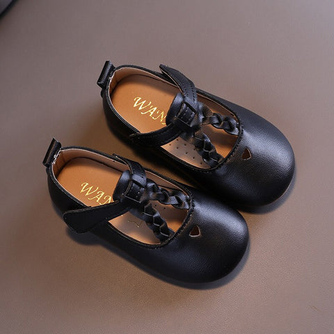 حذاء أطفال من الجلد الناعم مزود بحزام بإبزيم