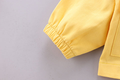 Set aus Jacke, T-Shirt und Jeans mit Dinosaurier-Print