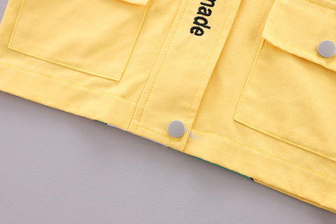 Set aus Jacke, T-Shirt und Jeans mit Dinosaurier-Print