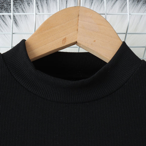 طقم سويت شيرت وبنطال كارجو أنيق بإطلالة عصرية مستوحاة من أزياء الشارع