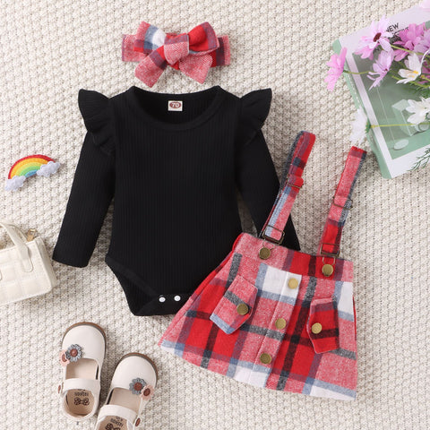 Set aus geripptem Body mit Herzausschnitt, Trägerrock und Haarband