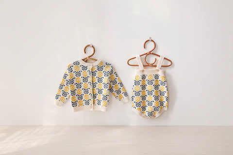 Children's sweater and romper with floral pattern 