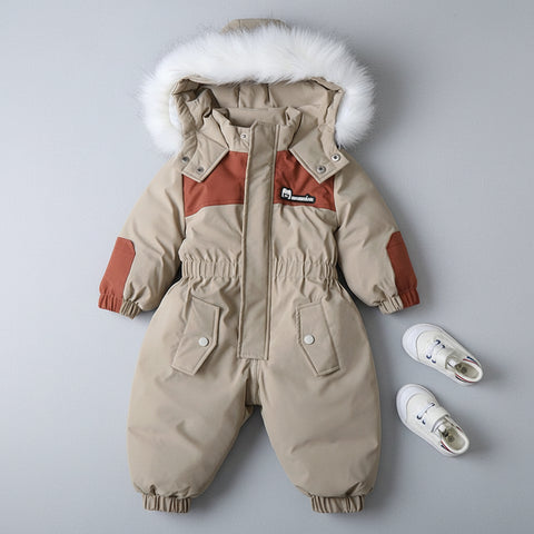 Isolierter, warmer Skioverall mit Kapuze