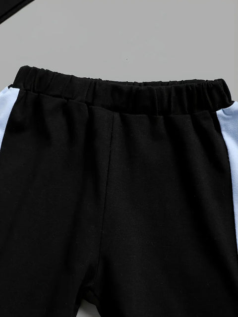 طقم هودي وبنطال رياضي بتصميم مرح