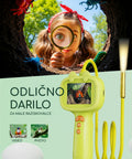 Child with a magnifying glass and digital camera, surrounded by nature, with text in a foreign language.