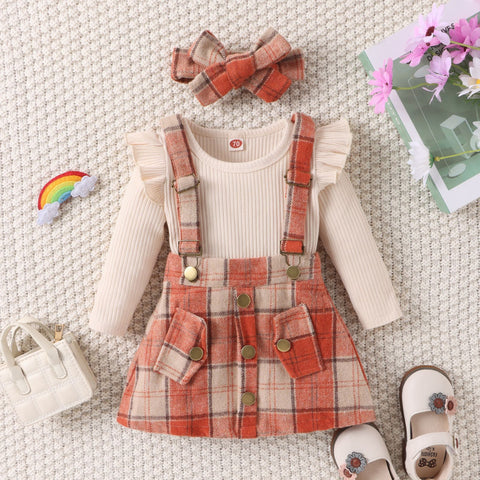 Set aus geripptem Body mit Herzausschnitt, Trägerrock und Haarband