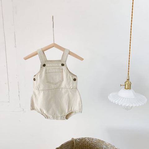 جمبسوت أنيق من قماش الدنيم القطني مع أحزمة قابلة للتعديل