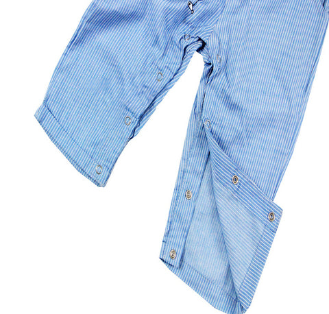 Adorabile set composto da tuta polo, salopette in denim e berretto