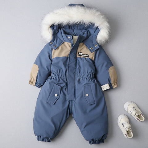 Isolierter, warmer Skioverall mit Kapuze